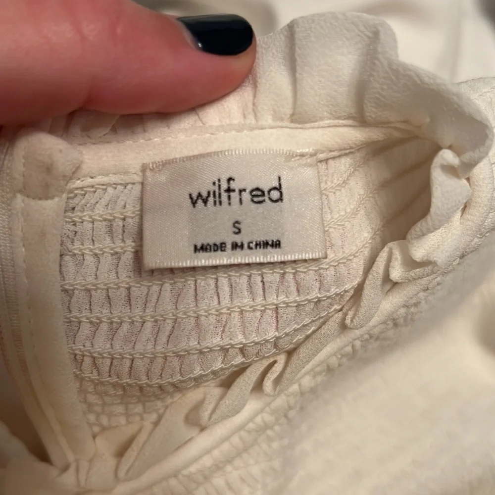 Aritzia reposhing this